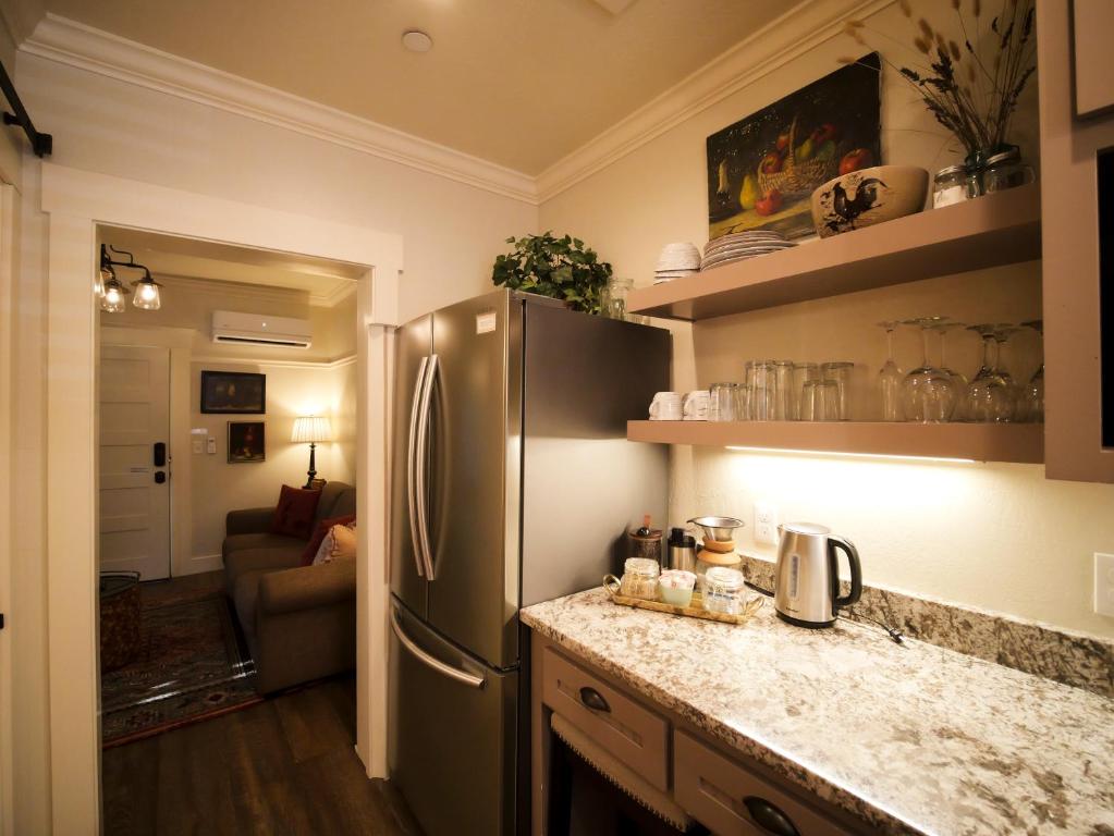 Redtail Inn - 3 Suites Sleeps Up To 12 - Suite Con Tre Camere Da Letto