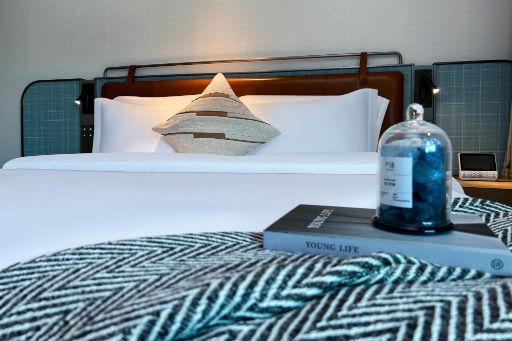 Postel nebo postele na pokoji v ubytování Echarm Hotel Guangzhou Dongpu Financial City Pazhou Convention Center - Free shuttle bus for Canton Fair