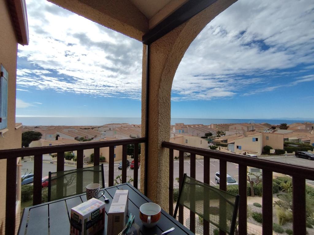 Photo de la galerie de l'établissement Appartement Moderne T2 Mezzanine - Parking et Terrasse - 5 Pers, Proche Plage - FR-1-795-13, à Fleury