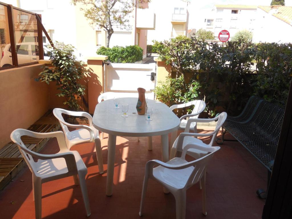 Photo de la galerie de l'établissement Appartement T3 à Narbonne-Plage - 50m2 - 6 pers, Terrasse - 250m Plage, 500m Commerces - FR-1-795-38, à Narbonne