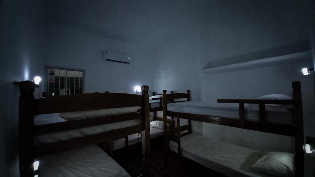 Postel nebo postele na pokoji v ubytování Yolo Hostel