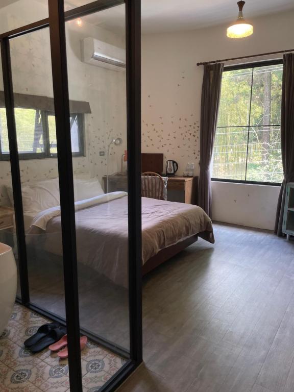 Postel nebo postele na pokoji v ubytování 泰森會館