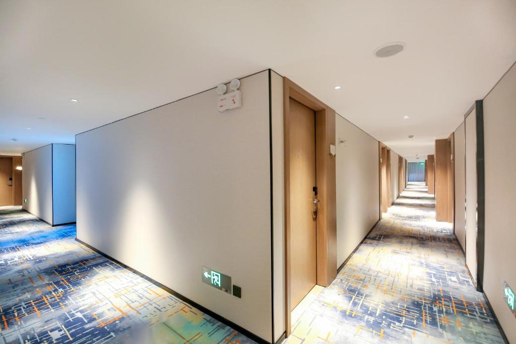 Postel nebo postele na pokoji v ubytování Echarm Hotel Guangzhou Dongpu Financial City Pazhou Convention Center - Free shuttle bus for Canton Fair