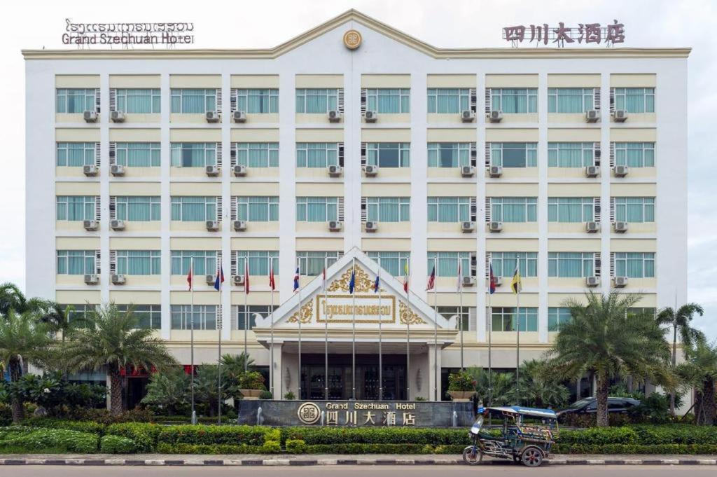 a vehicle parked in front of a building at Grand Szechuan Hotel Vientiane in Vientiane