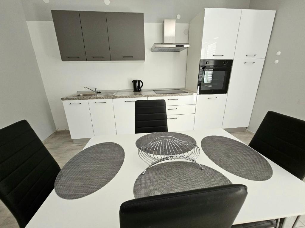 Kuchyňa alebo kuchynka v ubytovaní Apartments Dalmatia Blue