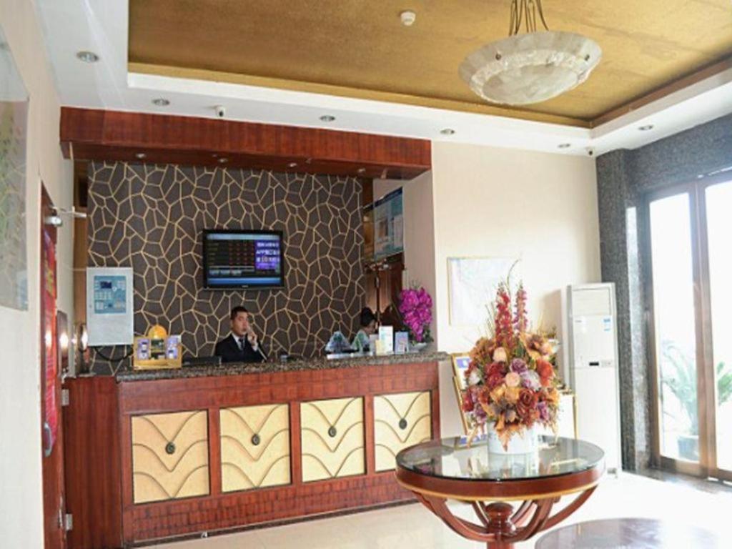 Vstupní hala nebo recepce v ubytování GreenTree Inn Zhejiang Ningbo Exhibition and Convention Center Bus East Station Express Hotel