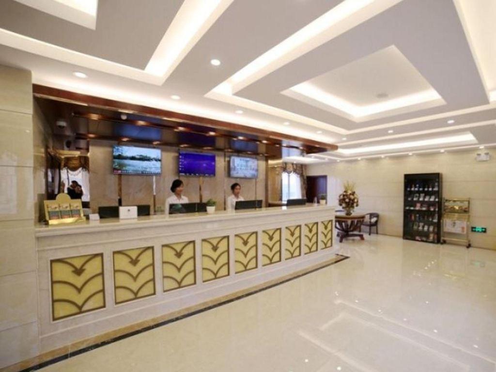 Vstupní hala nebo recepce v ubytování GreenTree Inn Suzhou Industrial Zone Yangcheng Lake Weiting Mong Kok Express Hotel