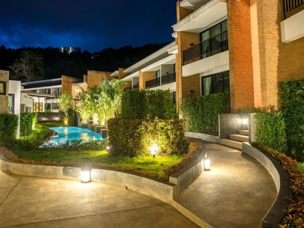 Bazén v ubytování B2 Mae Hong Son Premier Hotel nebo v jeho okolí