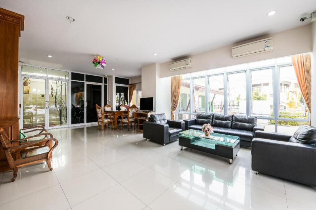 Χώρος καθιστικού στο Purada Mansion