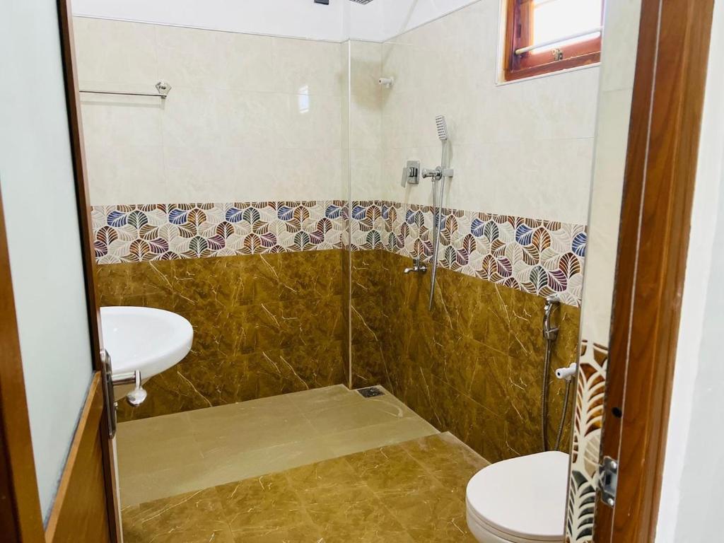 Koupelna v ubytování Sea Zone Hotel Nilaveli
