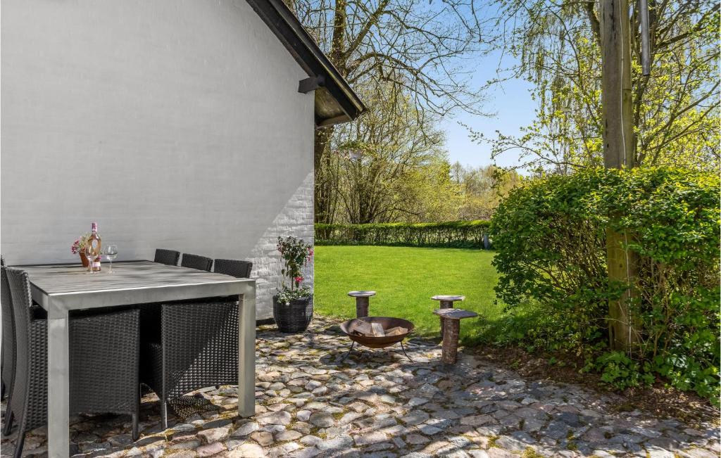 Zahrada ubytování 3 Bedroom Cozy Home In Bindslev