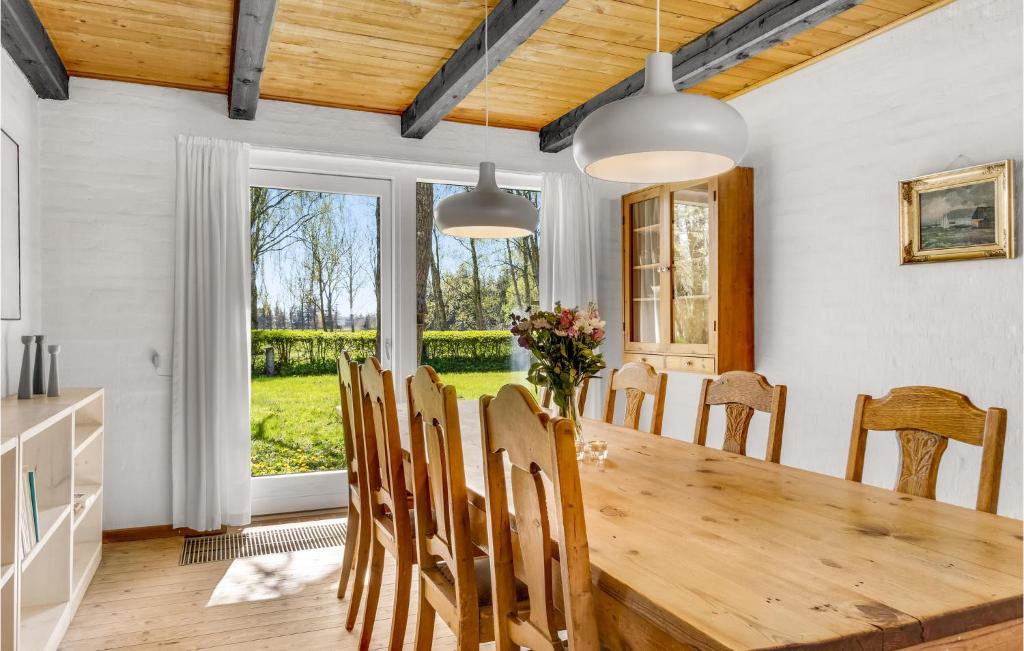 Fotografie z fotogalerie ubytování 3 Bedroom Cozy Home In Bindslev v destinaci Bindslev