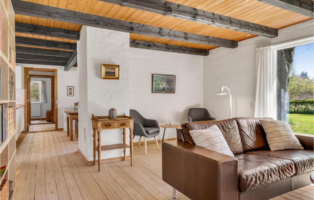 Posezení v ubytování 3 Bedroom Cozy Home In Bindslev