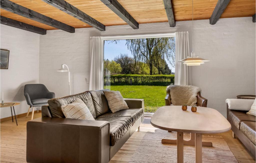 Posezení v ubytování 3 Bedroom Cozy Home In Bindslev