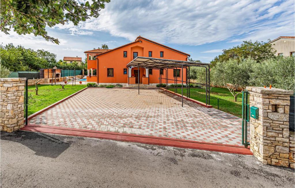 Budova, v ktorej sa apartmán nachádza