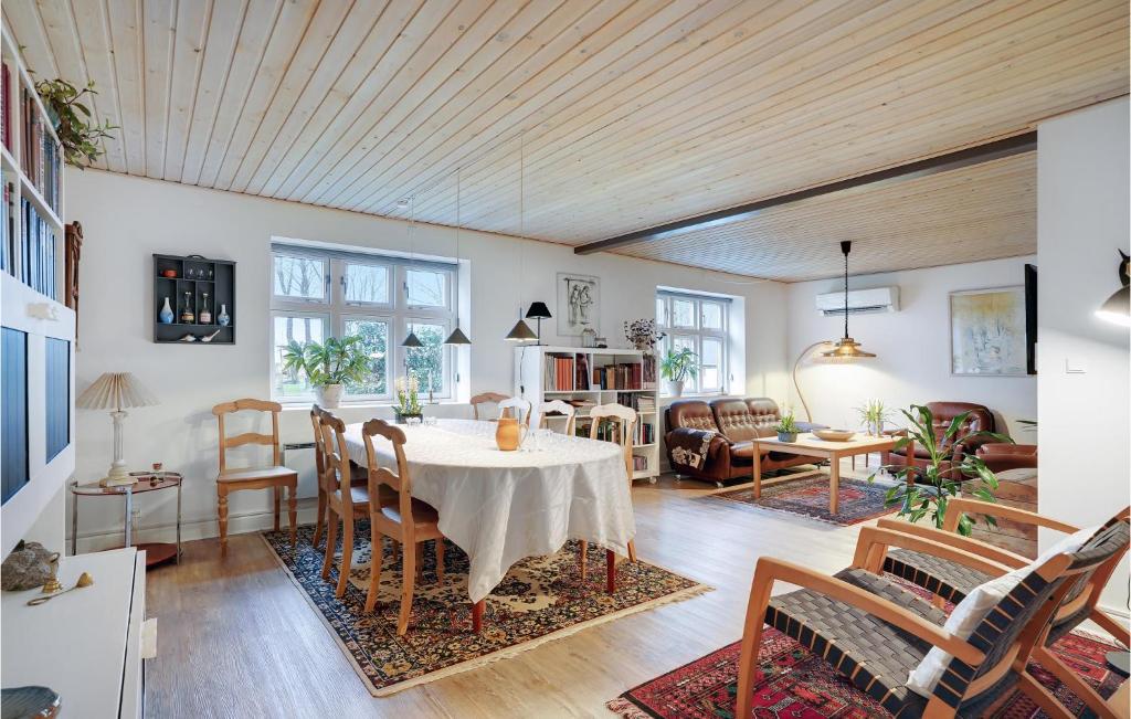 TV a/nebo společenská místnost v ubytování 3 Bedroom Gorgeous Home In Lem St