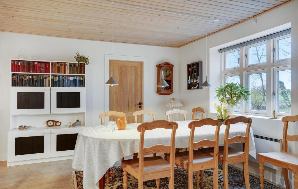 Kuchyň nebo kuchyňský kout v ubytování 3 Bedroom Gorgeous Home In Lem St