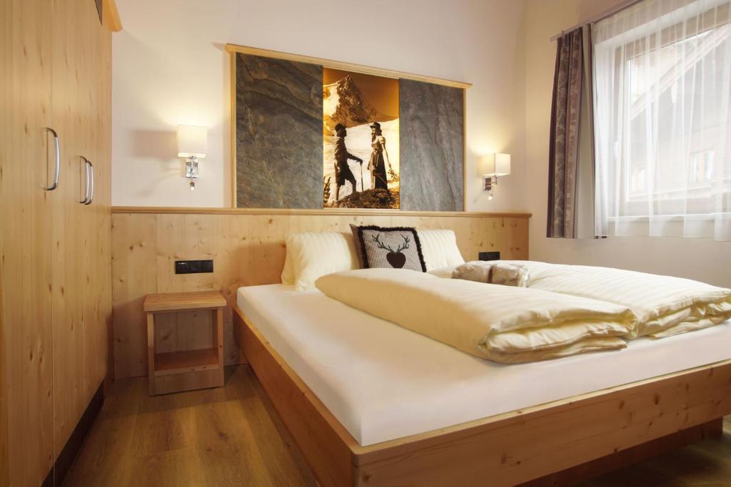 Postel nebo postele na pokoji v ubytování Haus Hintertux