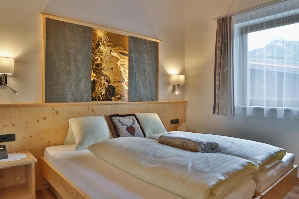 Postel nebo postele na pokoji v ubytování Haus Hintertux