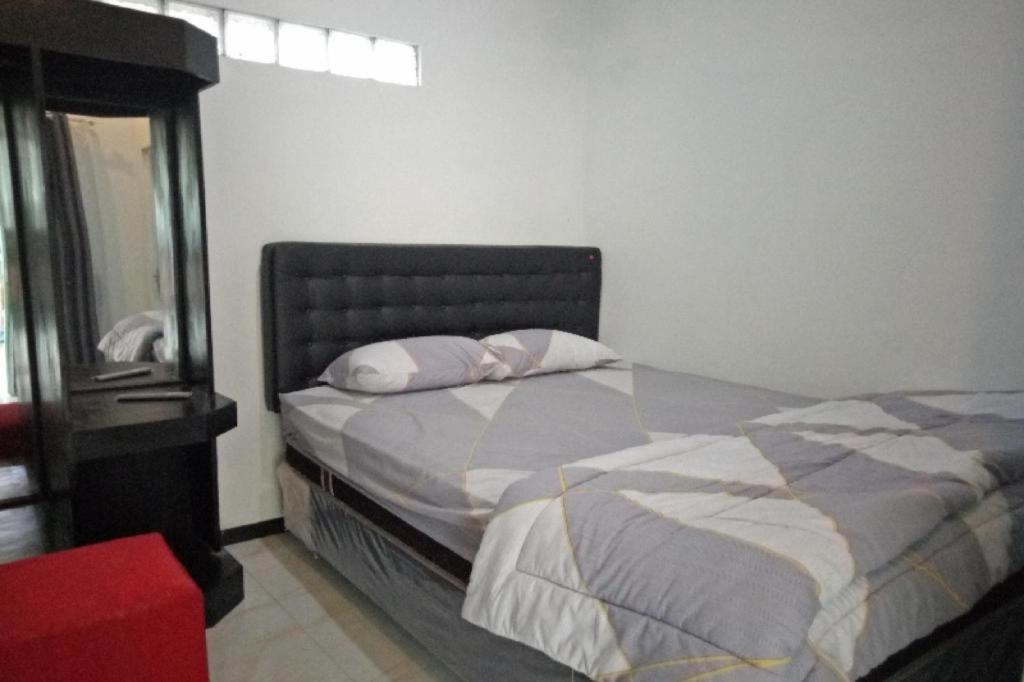 a bedroom with a bed with two pillows on it at OYO Life 91323 Omah Victoria Homestay & Culinary in Wonogiri