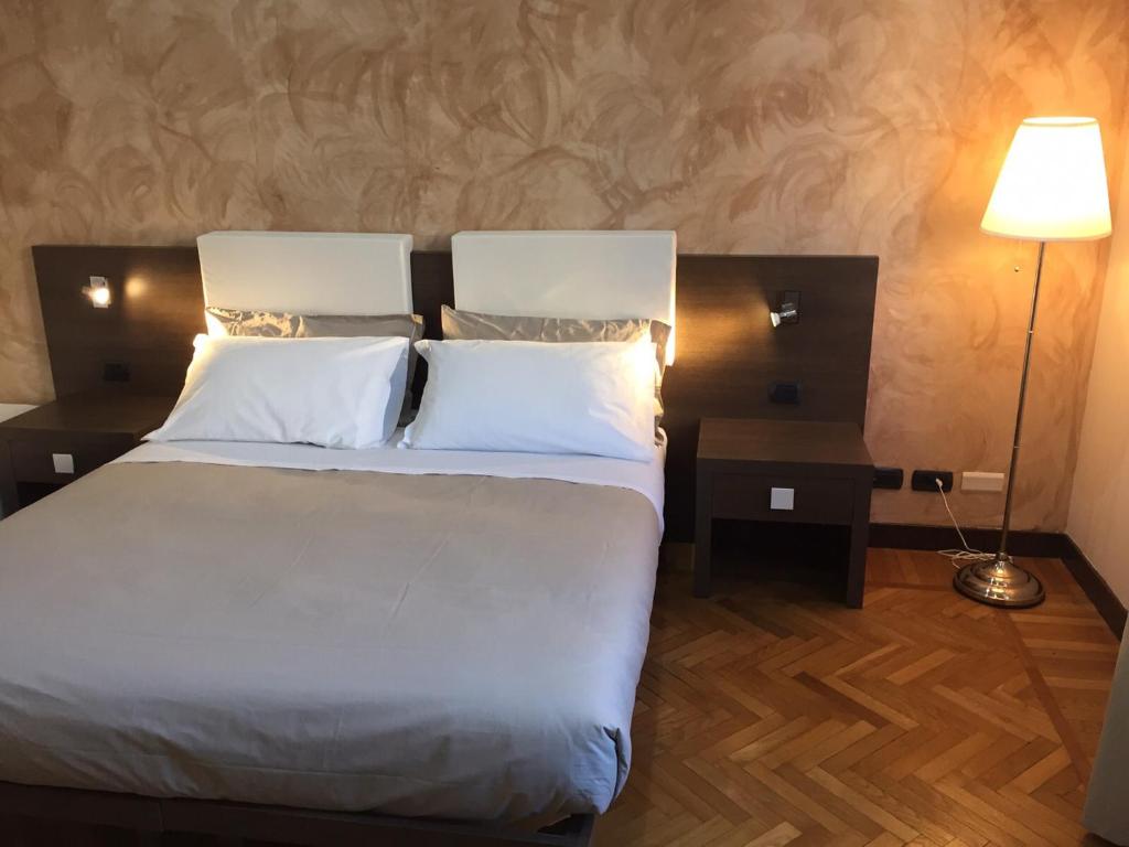 Postel nebo postele na pokoji v ubytování Guesthouse Vittoria Rooms - the Original since 2015
