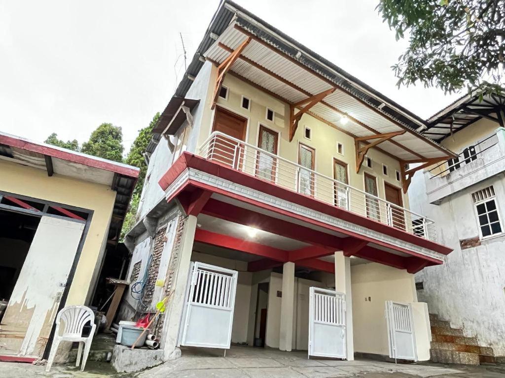 Gallery image of OYO 93422 Villa Tirto in Pasuruan