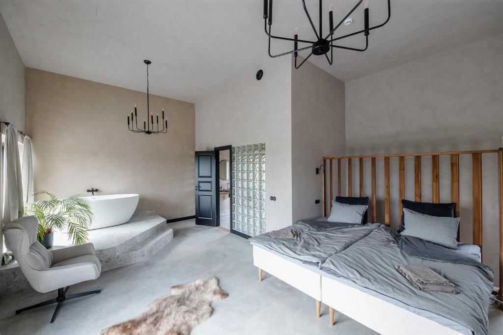 Postel nebo postele na pokoji v ubytování Ilmaveere Butiikhotell ja Restoran