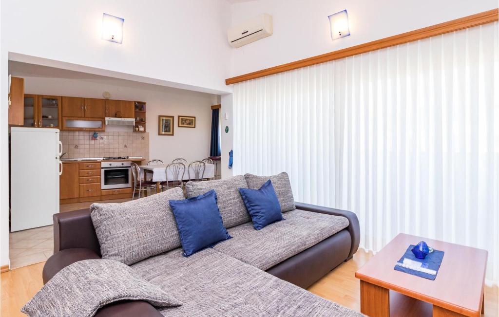 Kuchyň nebo kuchyňský kout v ubytování Holiday Home Pomer Pomer
