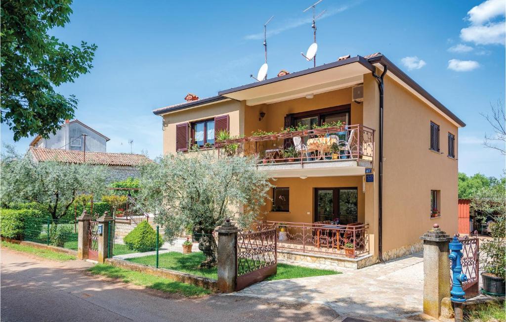 1 Bedroom Beautiful Apartment In Umag