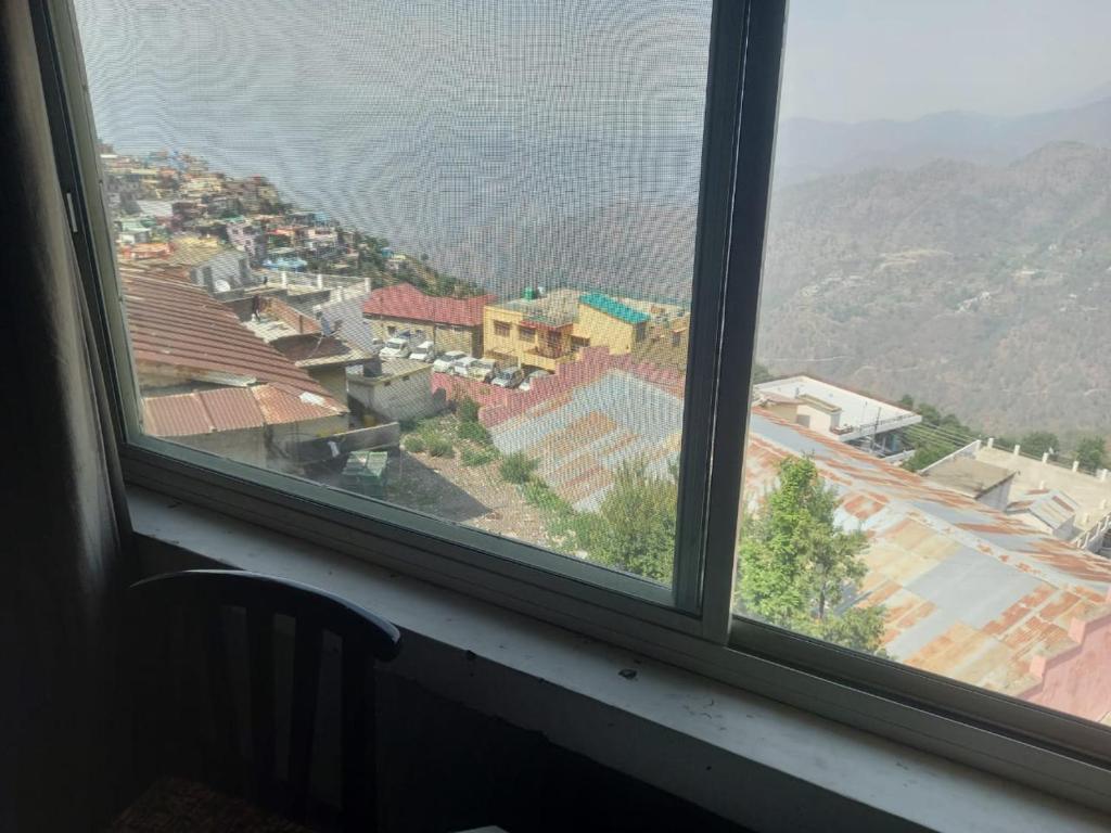 Nespecifikovaný výhled na hory nebo výhled na hory při pohledu z hotelu