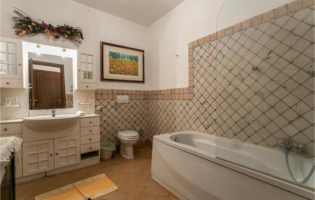 A bathroom at Nice Home In Bassano Romano With Wifi