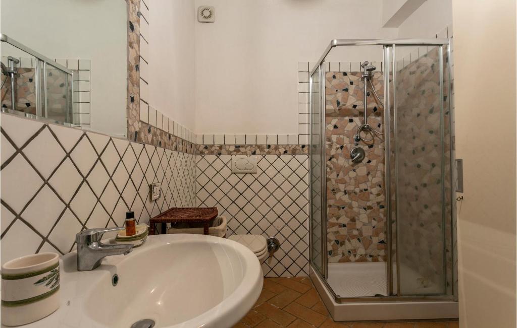 A bathroom at Nice Home In Bassano Romano With Wifi