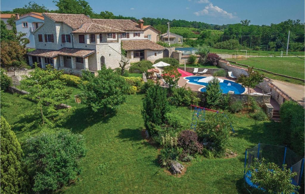 an aerial view of a house and a swimming pool at Gorgeous Home In Visnjan With Wifi in Višnjan