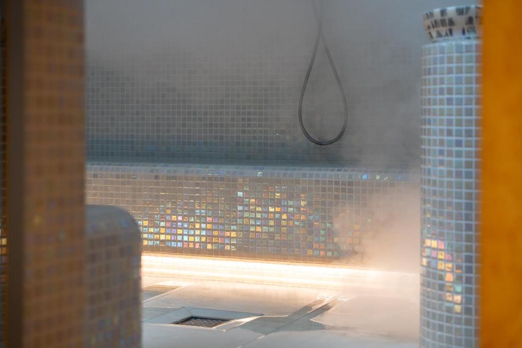Koupelna v ubytování Lazy Bear Moderan Spa na Planini