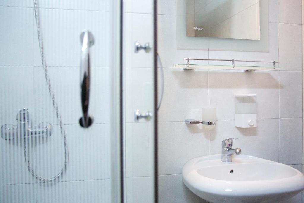 Hotel Srbija-FREE PARKING - Resim 13