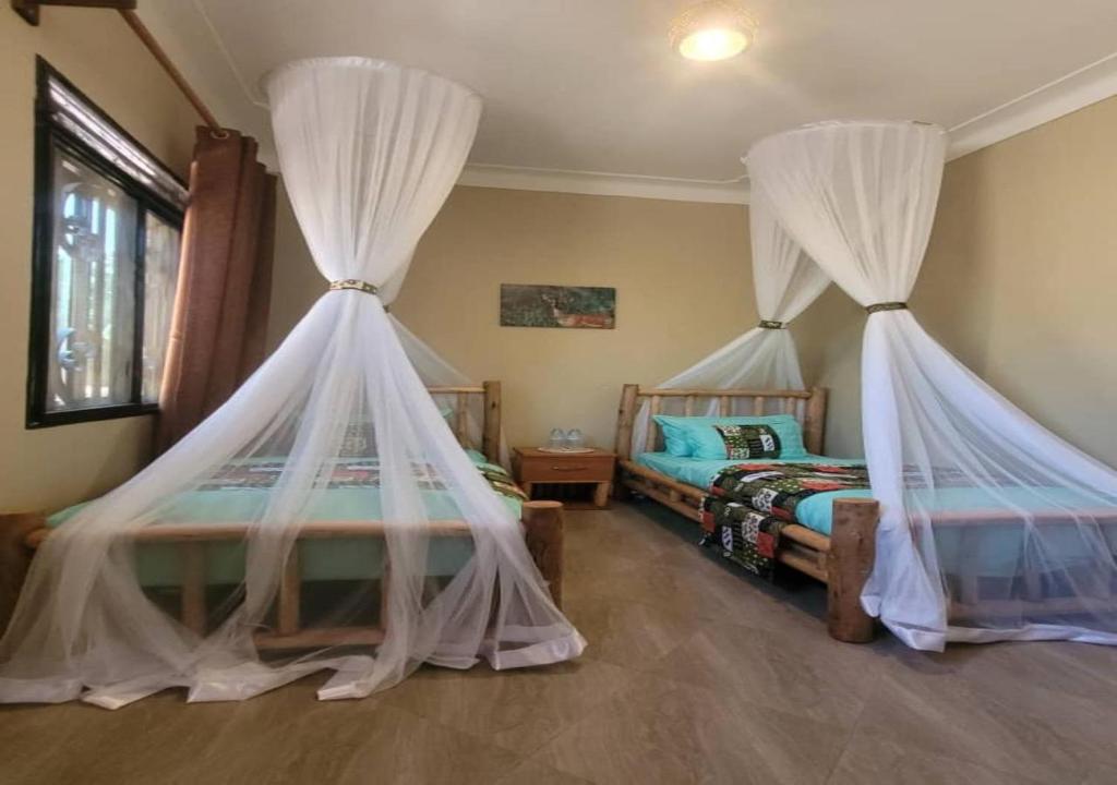 Postel nebo postele na pokoji v ubytování Stevalyn's Ridge View Lodge