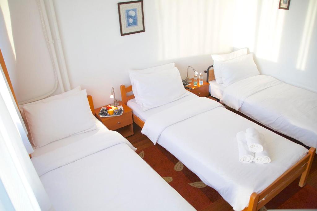 
Standard Triple Room with Free Parking
