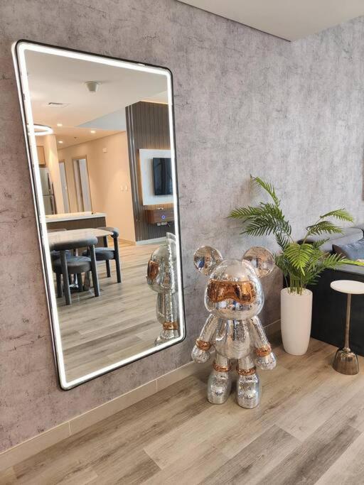TV a/nebo společenská místnost v ubytování Burj View - 10 minutes walk Dream Lux Designer 3BD