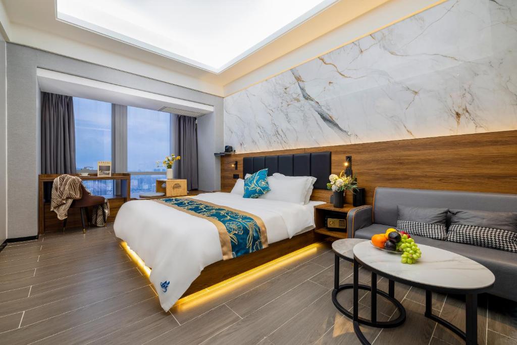 Postel nebo postele na pokoji v ubytování Xingyin Cloudy Hotel Guangzhou Changgang Subway Station - Free Shuttle Bus to Canton Fair Complex During Canton Fair Period