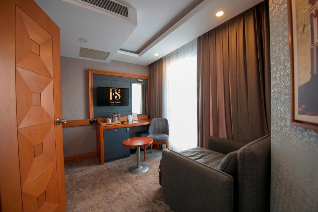 لابی و فضای عمومی FOUR SEVEN HOTEL - تصویر ۵
