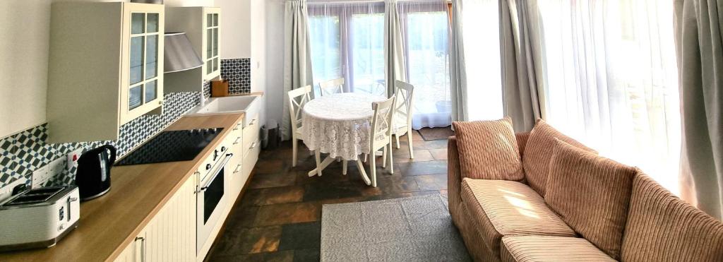 Kuchyň nebo kuchyňský kout v ubytování Oak Tree Rooms LTD
