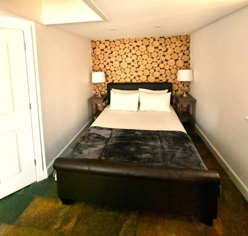 Postel nebo postele na pokoji v ubytování Oak Tree Rooms LTD