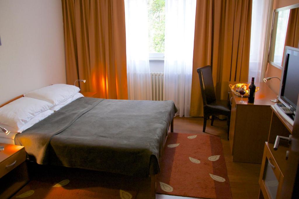 Hotel Srbija-FREE PARKING - Habitación Doble Con Estacionamiento Gratis