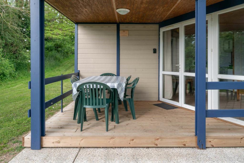 Balkón alebo terasa v ubytovaní Camping Le Mont Libre - Cottage & espace nature - Gannat