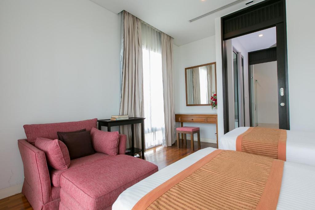 Postel nebo postele na pokoji v ubytování Kata Gardens Penthouse sea view 4C near Kata Noi Beach