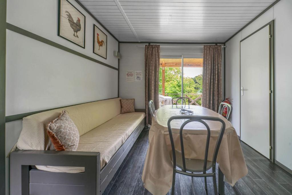 Posedenie v ubytovaní Camping Le Mont Libre - Cottage & espace nature - Gannat