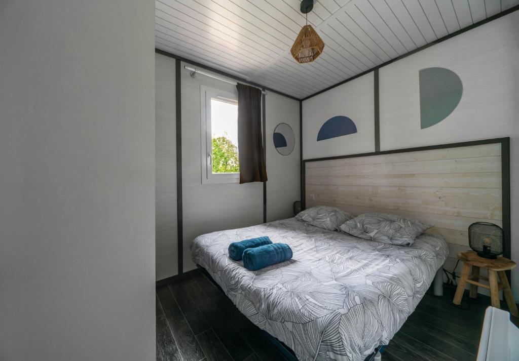 Posteľ alebo postele v izbe v ubytovaní Camping Le Mont Libre - Cottage & espace nature - Gannat