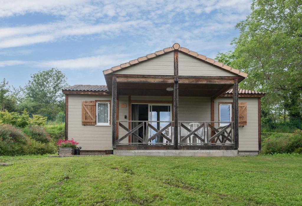 Camping Le Mont Libre - Cottage & espace nature - Gannat - Three-Bedroom Chalet