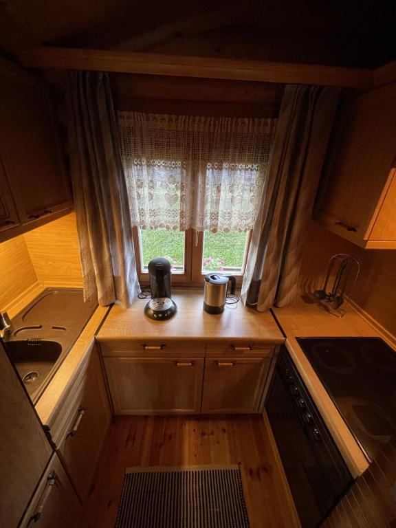 Kuchyň nebo kuchyňský kout v ubytování Tiroler Blockhaus