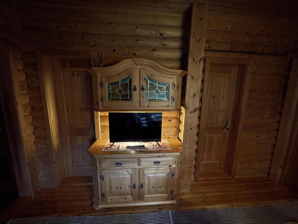 TV a/nebo společenská místnost v ubytování Tiroler Blockhaus